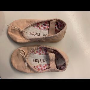 Capezio Girls Pink Ballet Shoes Size 10M